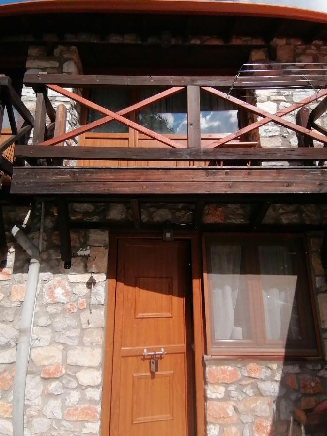 Traditional Stone Cottage In Palio Elatohori Exterior foto