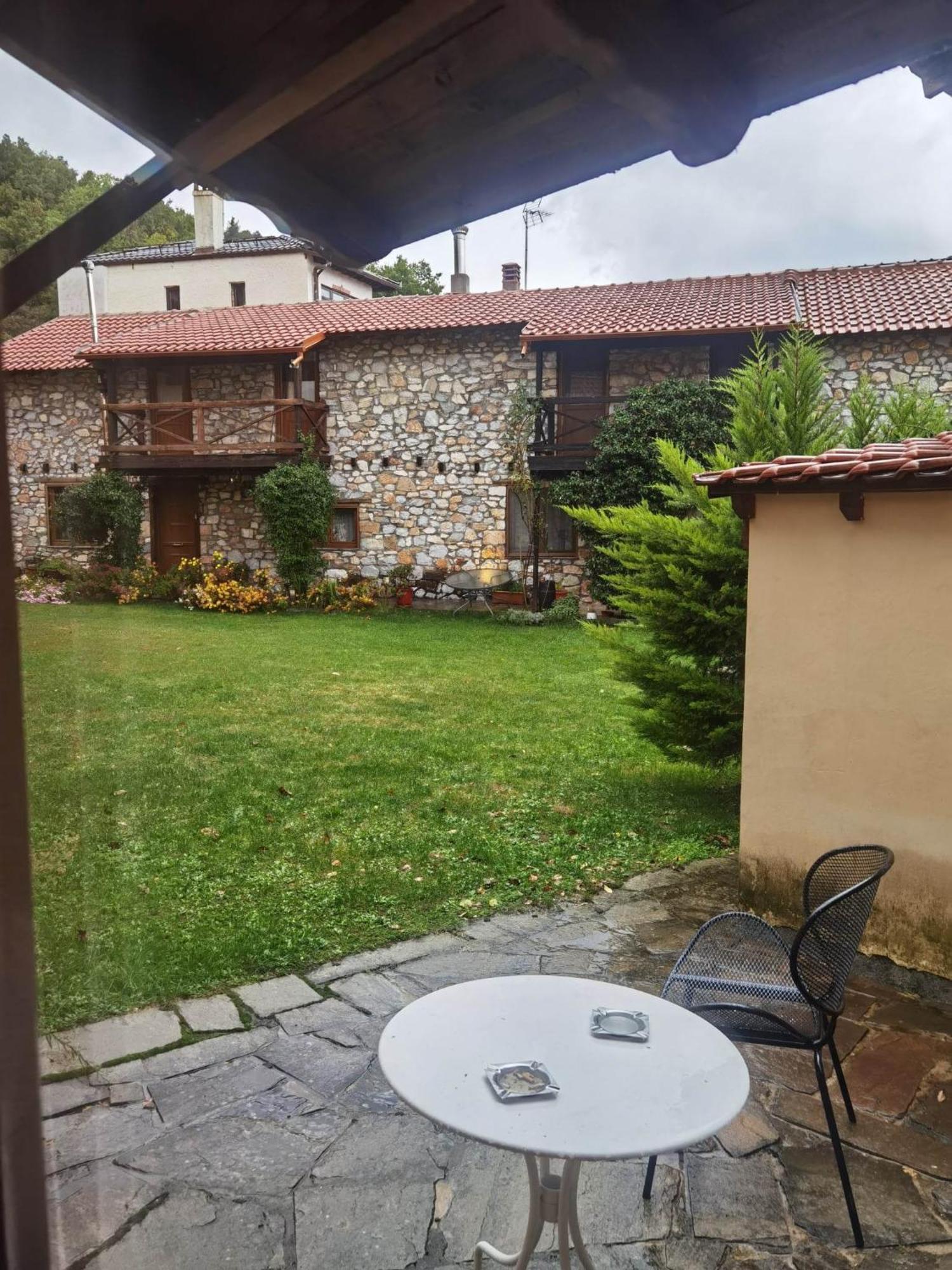 Traditional Stone Cottage In Palio Elatohori Exterior foto